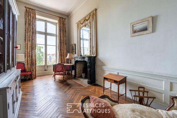 Élégance XVIIIe au cœur de la Cité Nantaise un appartement à réinventer