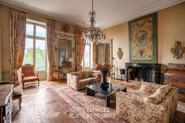 Élégance XVIIIe au cœur de la Cité Nantaise un appartement à réinventer
