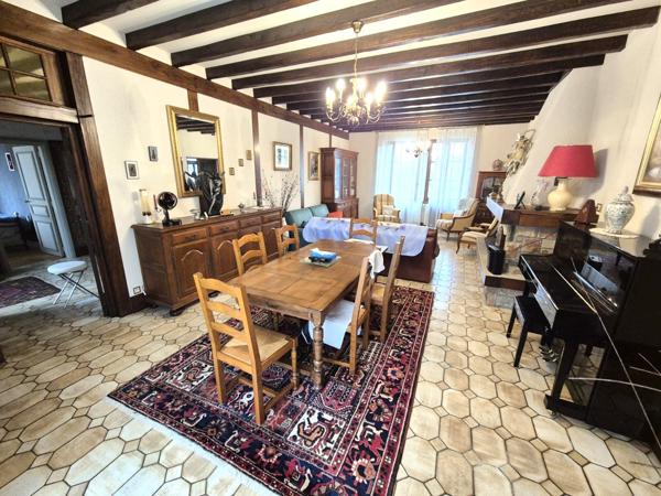 Maison 14 pièces - 345 m²