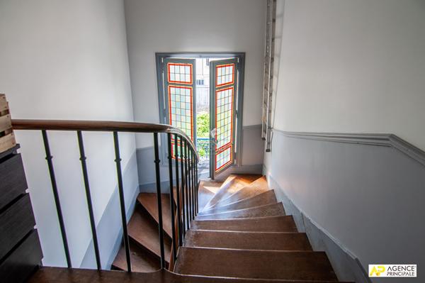 Versailles Notre-Dame Les Prés Appartement 3 pièces 67 m² au sol situé au 3eme et dernier étage avec cave €520 000 ** - Référence 25954