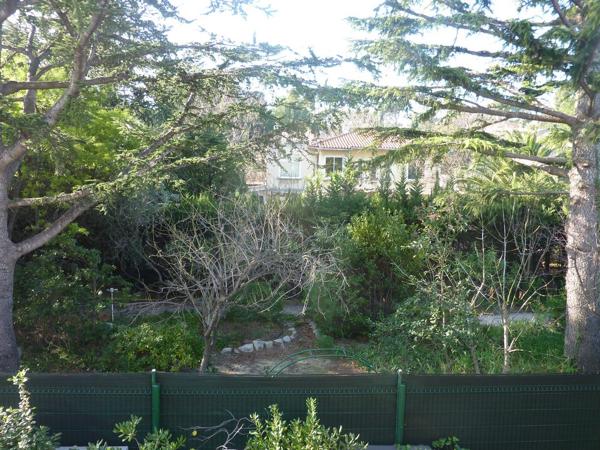 Cassis (13260) proche du port à pied, Grand T1 avec parking et balcon