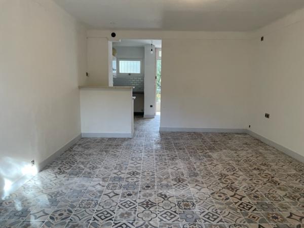 Cassis (13260) proche du port à pied, Grand T1 avec parking et balcon