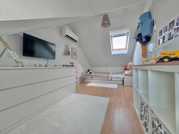 Maison à vendre 6 pièces FRENEUSE (78) - terrain 855 m² avec jardin - dépendance avec double garage - Piscine - véranda