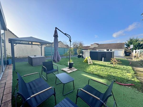 Maison à vendre 6 pièces FRENEUSE (78) - terrain 855 m² avec jardin - dépendance avec double garage - Piscine - véranda