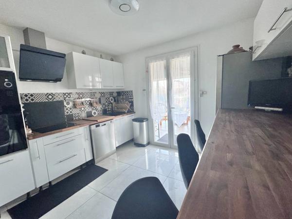 Maison à vendre 6 pièces FRENEUSE (78) - terrain 855 m² avec jardin - dépendance avec double garage - Piscine - véranda