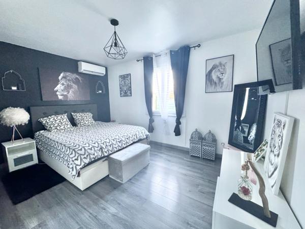 Maison à vendre 6 pièces FRENEUSE (78) - terrain 855 m² avec jardin - dépendance avec double garage - Piscine - véranda