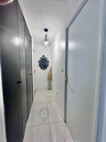 Maison à vendre 6 pièces FRENEUSE (78) - terrain 855 m² avec jardin - dépendance avec double garage - Piscine - véranda