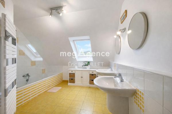 Maison à BEAUCOUZE, 49070 - 7 pièces 171m²