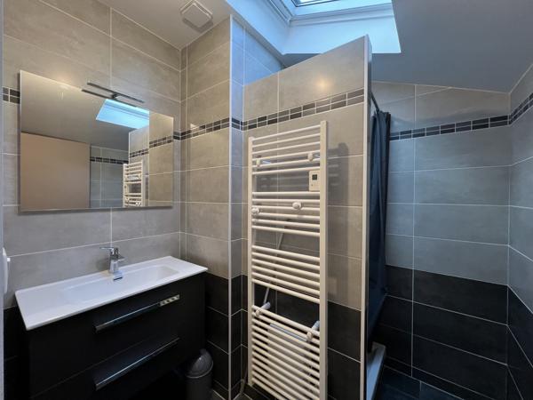 Maison avec vue sur le lac et fort potentiel de rénovation - Investissement idéal