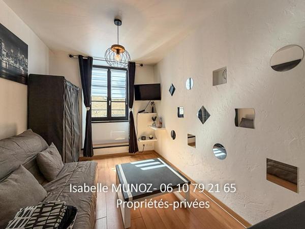 Immeuble Riom, 122 m2 et 180m2 de dépendances (grange avec parking, cave voutée?)