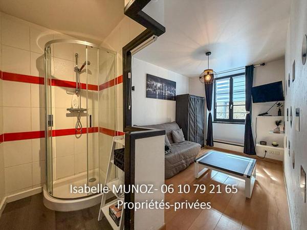 Immeuble Riom, 122 m2 et 180m2 de dépendances (grange avec parking, cave voutée?)