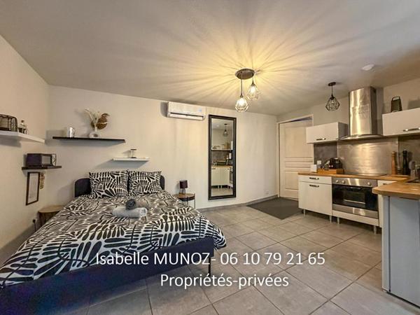 Immeuble Riom, 122 m2 et 180m2 de dépendances (grange avec parking, cave voutée?)