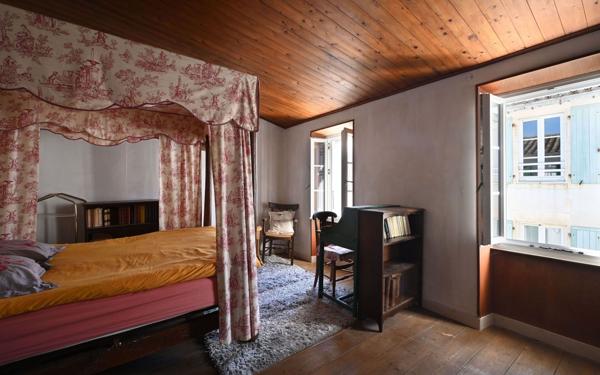 Maison à vendre    7 pièces •  Saint-Clément-des-Baleines