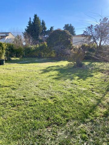 Courthézon (84350) Beau terrain constructible de 575m2