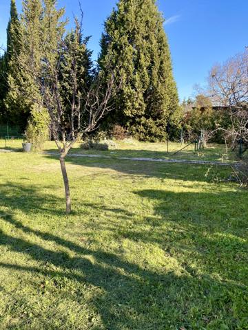 Courthézon (84350) Beau terrain constructible de 575m2