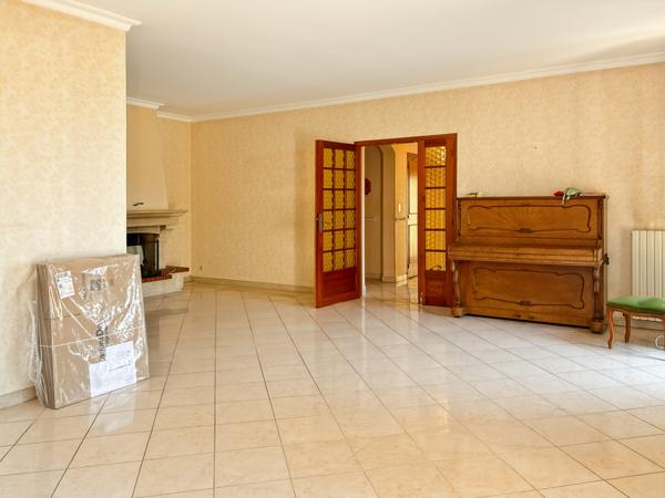 Châteaurenard (13160) Maison 125 m2, 4 chambres, garage sur 1280 m2 de terrain avec vue