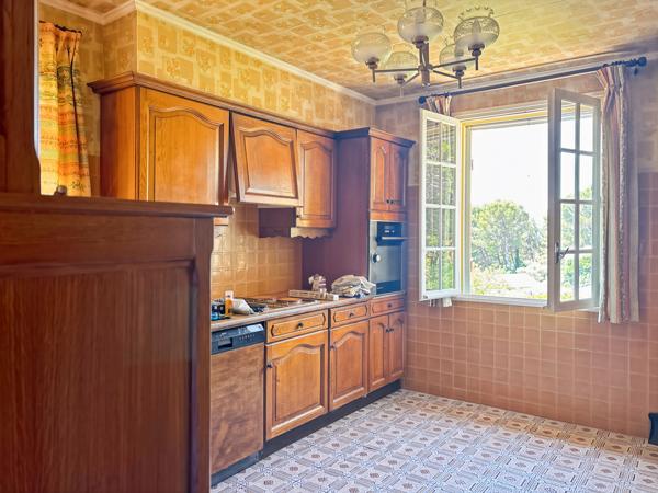 Châteaurenard (13160) Maison 125 m2, 4 chambres, garage sur 1280 m2 de terrain avec vue