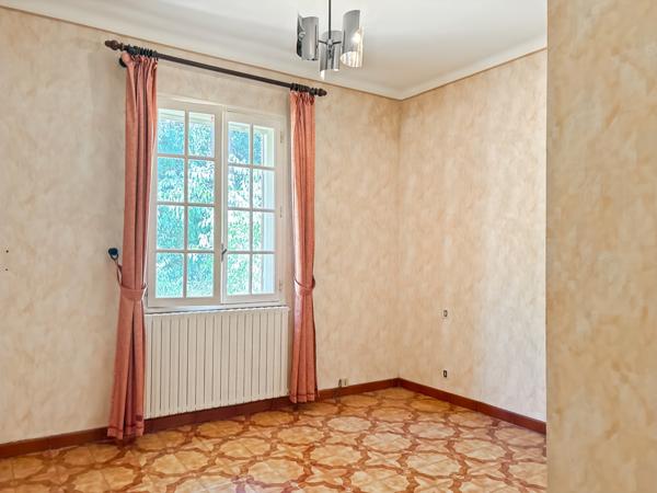 Châteaurenard (13160) Maison 125 m2, 4 chambres, garage sur 1280 m2 de terrain avec vue