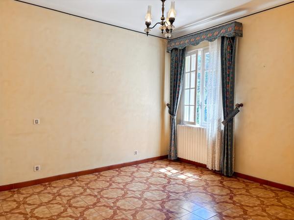 Châteaurenard (13160) Maison 125 m2, 4 chambres, garage sur 1280 m2 de terrain avec vue