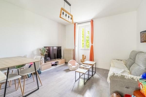 A vendre Nantes Rte de St Joseph Maison 3 chambres jardin bien exposé.