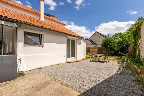 A vendre Nantes Rte de St Joseph Maison 3 chambres jardin bien exposé.