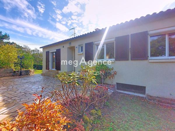 Maison à NUEIL-LES-AUBIERS, 79250 - 5 pièces 89m²