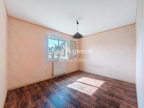 Maison à NUEIL-LES-AUBIERS, 79250 - 5 pièces 89m²