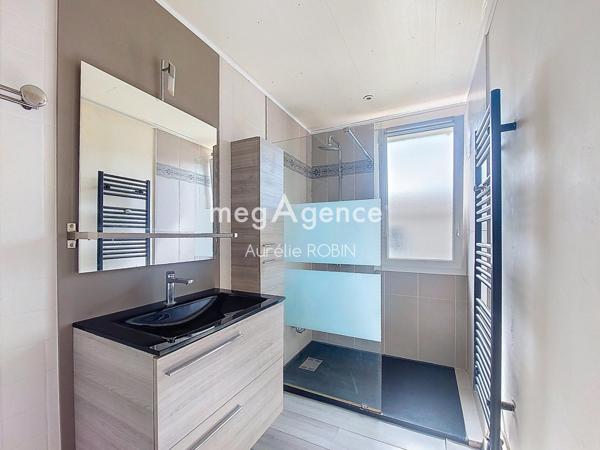 Maison à NUEIL-LES-AUBIERS, 79250 - 5 pièces 89m²