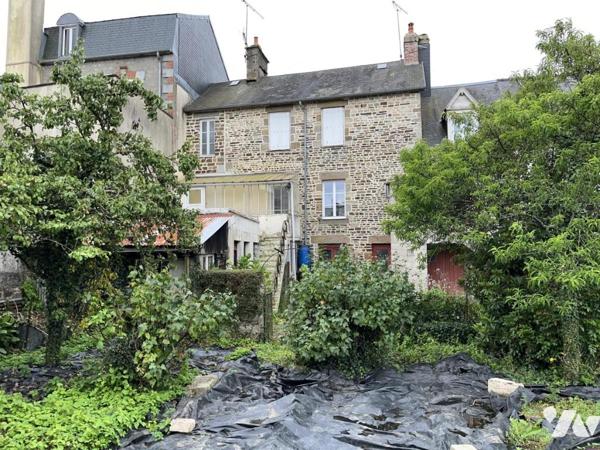 Ensemble immobilier au coeur de SOURDEVAL (50)