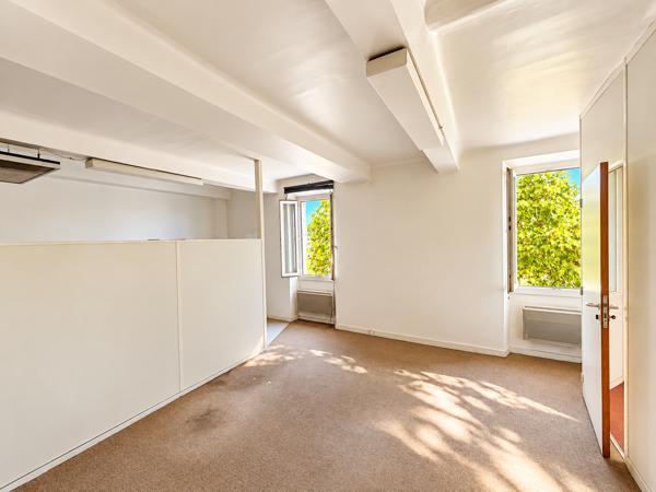 PEYPIN – PLACE DU VILLAGE – ENSEMBLE IMMOBILIER 138,91 M² – PROJET RÉSIDENTIEL À FORT POTENTIEL