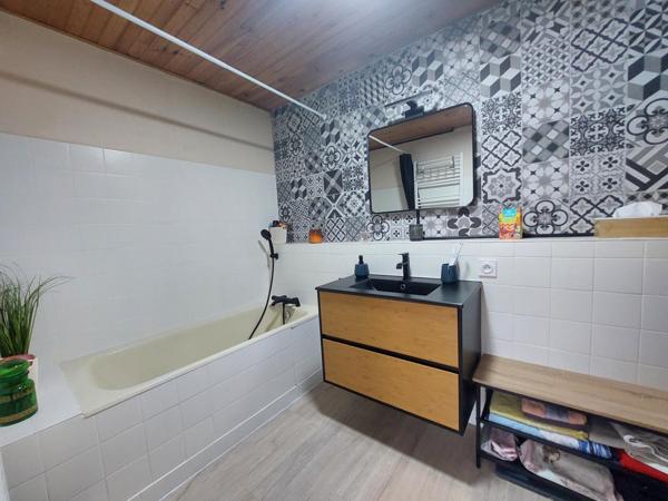 Maison à PLOUNEVEZ-MOEDEC, 22810 - 7 pièces 160m²