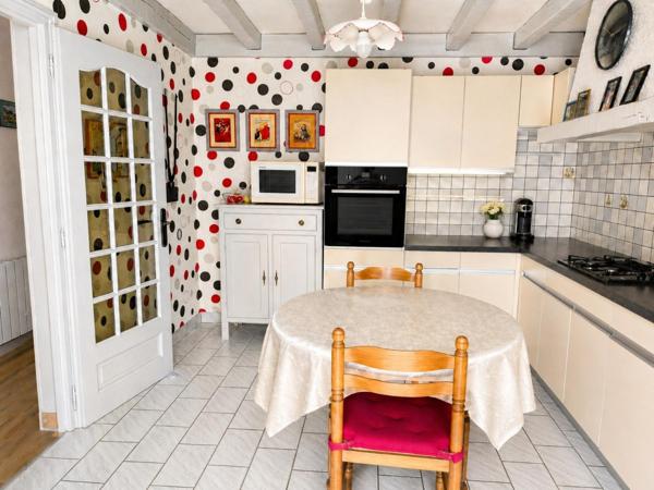 Maison lumineuse avec grand jardin et véranda