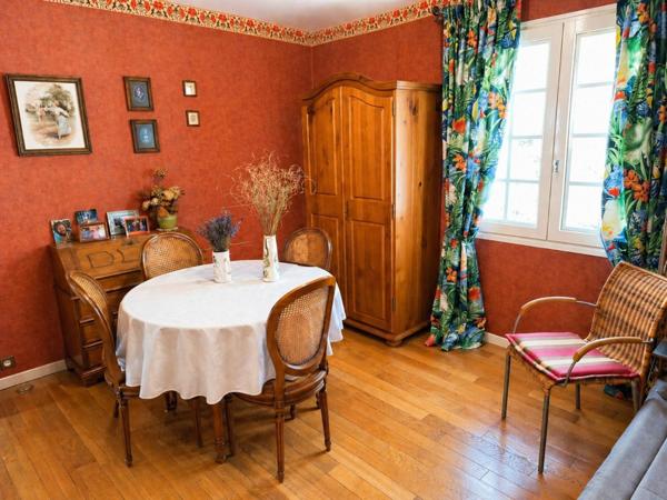 Maison lumineuse avec grand jardin et véranda
