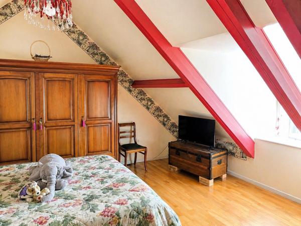 Maison lumineuse avec grand jardin et véranda