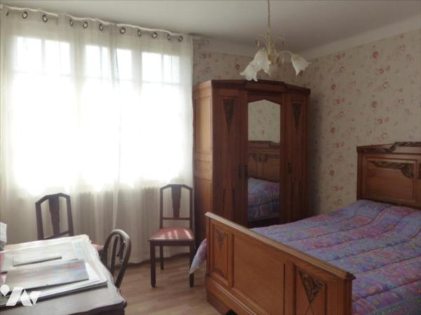 MAYENNE- En impasse, maison sur sous-sol sur belle parcelle de terrain proche du centre ville.