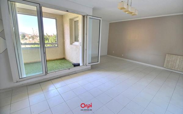 Appartement à vendre    3 pièces • 70,53 m2 Marseille 12