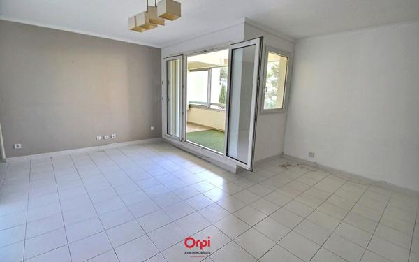 Appartement à vendre    3 pièces • 70,53 m2 Marseille 12