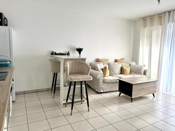 Venez découvrir ce bel appartement 3 pièces de 52 m2 avec balcon et possibilité d’un garage en sous-sol.