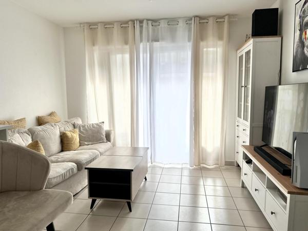 Venez découvrir ce bel appartement 3 pièces de 52 m2 avec balcon et possibilité d’un garage en sous-sol.