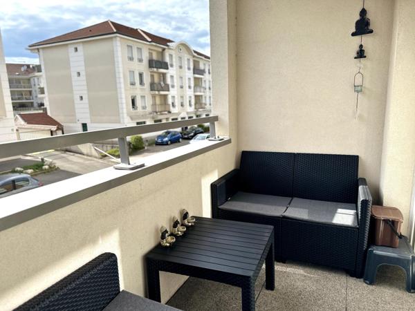 Venez découvrir ce bel appartement 3 pièces de 52 m2 avec balcon et possibilité d’un garage en sous-sol.