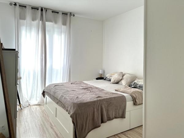 Venez découvrir ce bel appartement 3 pièces de 52 m2 avec balcon et possibilité d’un garage en sous-sol.