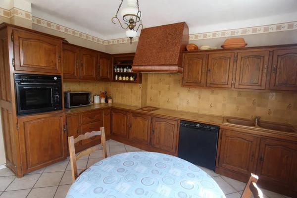 Vente                                                      Maison
                        
                     5 pièces                      90 m2                     à Saint-Hilaire-de-Lusignan