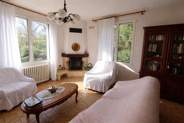 Vente                                                      Maison
                        
                     5 pièces                      90 m2                     à Saint-Hilaire-de-Lusignan