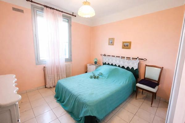 Vente                                                      Maison
                        
                     5 pièces                      90 m2                     à Saint-Hilaire-de-Lusignan