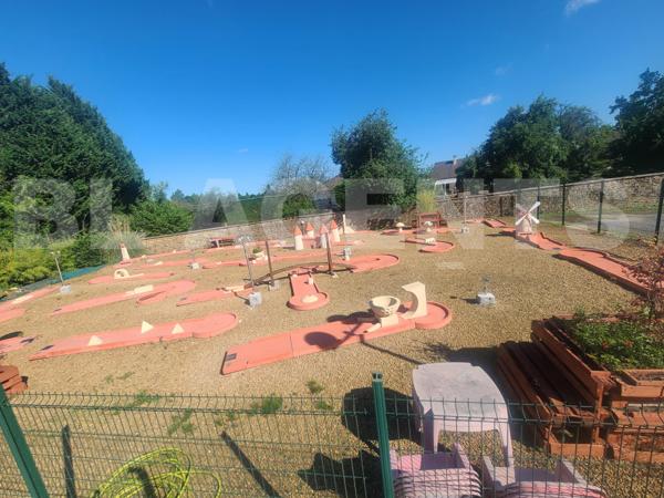 Plaine de jeux sur axe stratégique