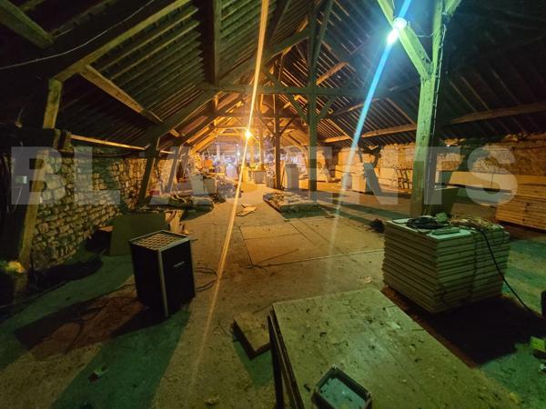 Plaine de jeux sur axe stratégique