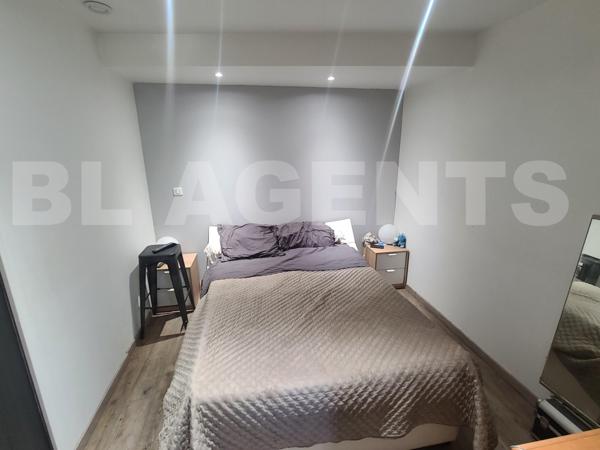 Plaine de jeux sur axe stratégique