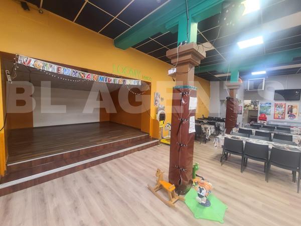 Plaine de jeux sur axe stratégique