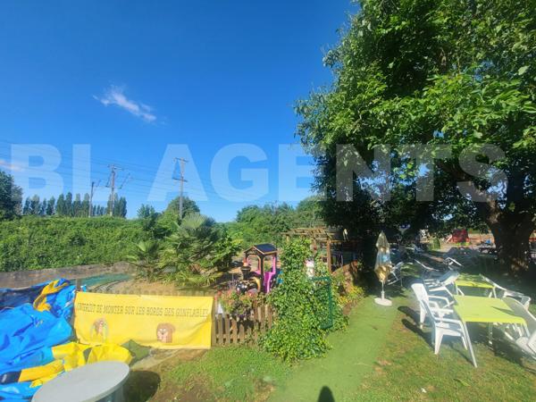 Plaine de jeux sur axe stratégique