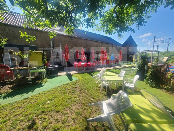 Plaine de jeux sur axe stratégique